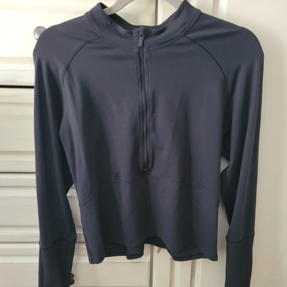 lululemon athletica Tops - Lululemon Cropped 1/2 Zip sz.8